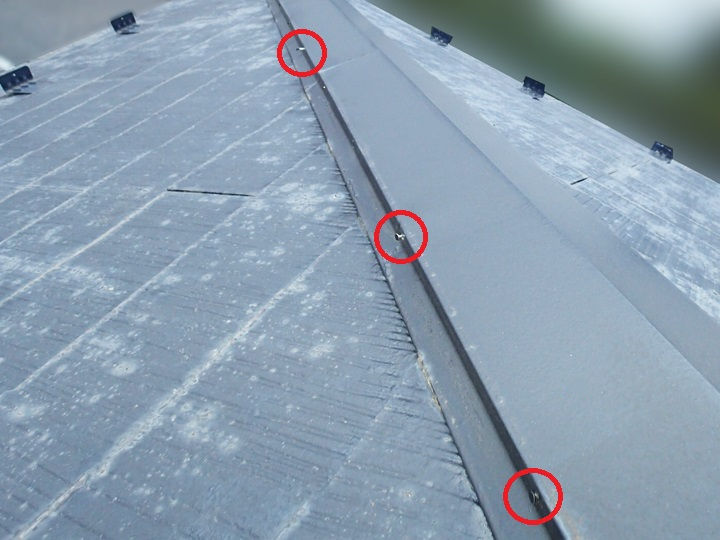 棟板金　釘浮き