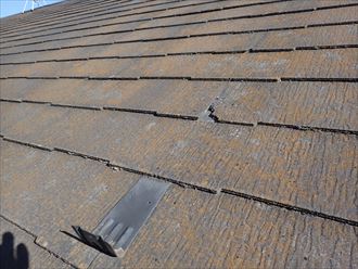 八街市　割れている屋根材