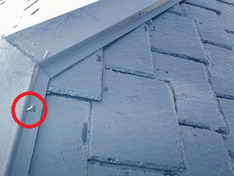 棟板金釘浮き　塗装劣化
