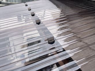 アルミフレームに嵌合させます