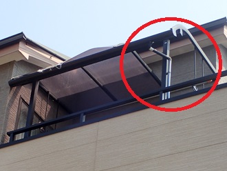 ポリカ平板破損　下から見た画像