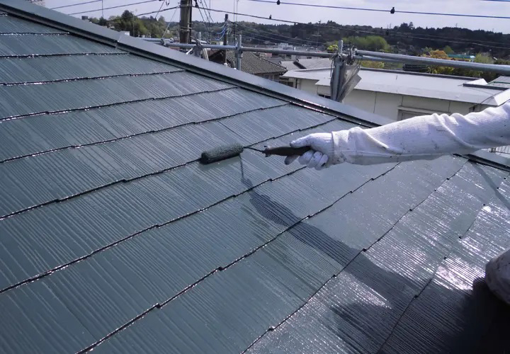 防水性の低くなった屋根は危険！屋根塗装で防水性を回復