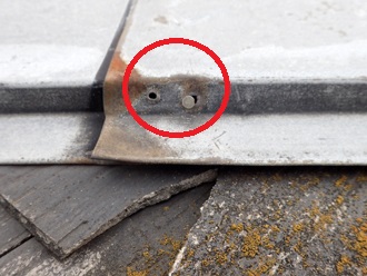 棟板金釘抜け　補強跡