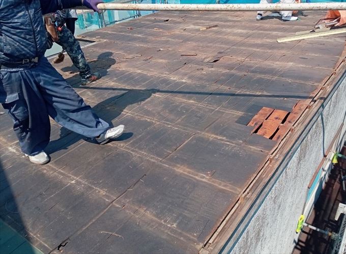 既存屋根材撤去