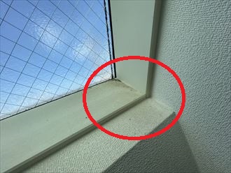 廻り縁に雨染み