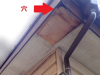 軒天コーナー穴