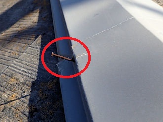 スレート屋根材　釘浮き