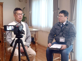 インタビュー中のY様とスタッフ