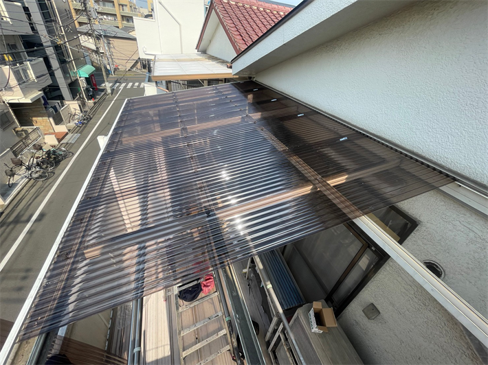 ポリカ波板交換工事の様子