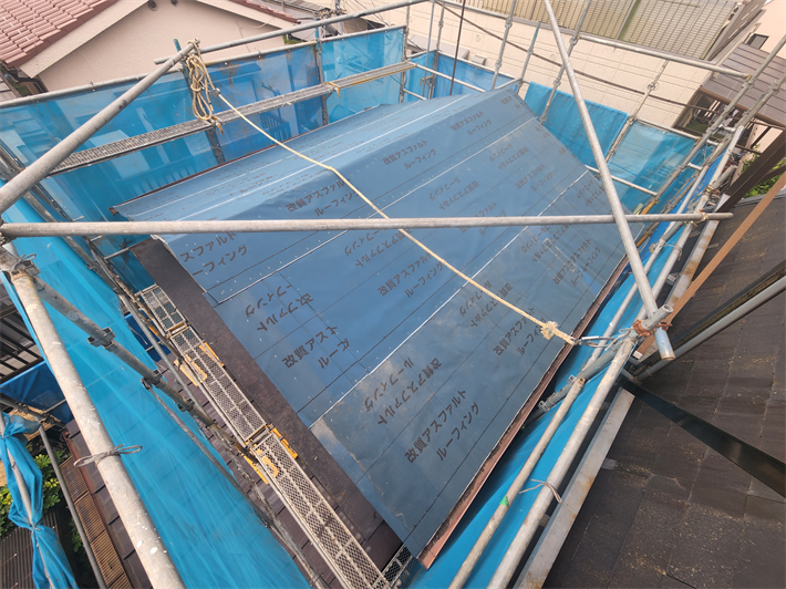 屋根葺き替えにてルーフィング敷設