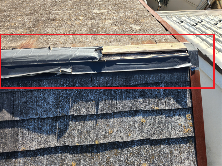 強風で棟板金が飛散