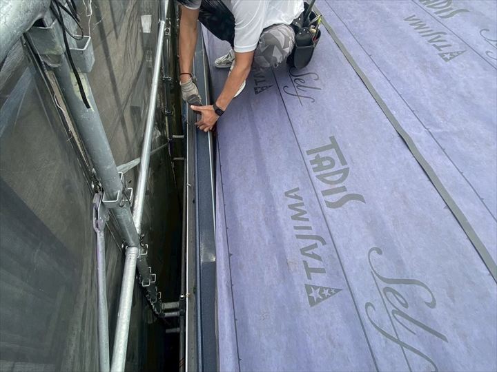 唐草板金の設置