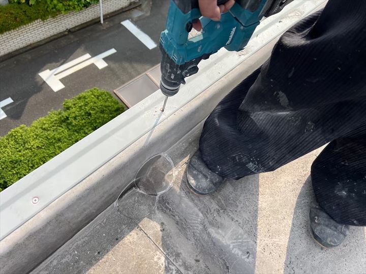 笠木鋼板取り付け