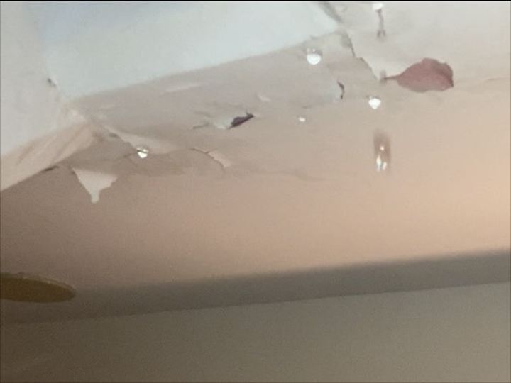 1階階段の天井からの雨漏り