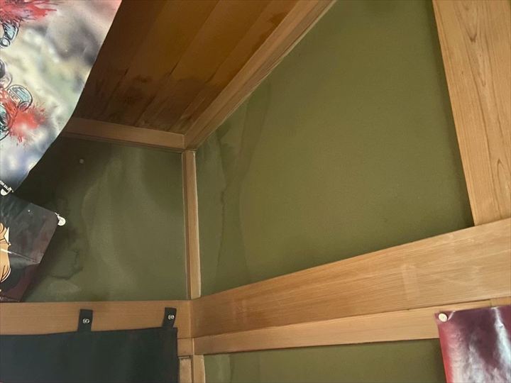 2階の内壁からの雨漏り