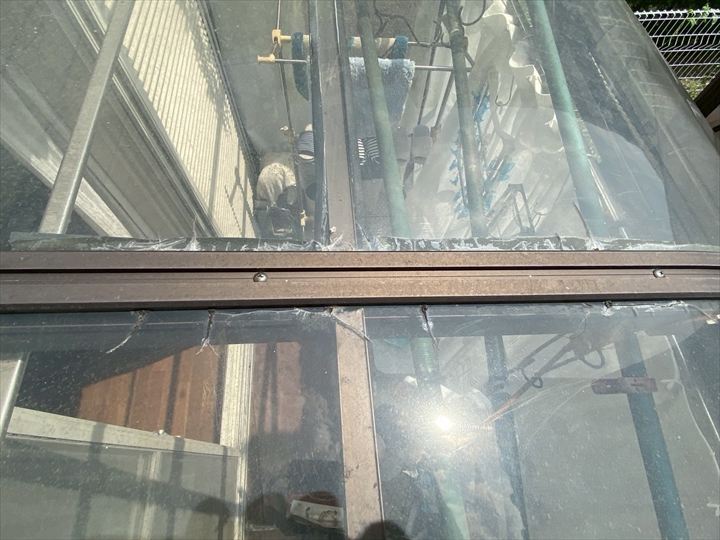 サンルームの屋根ひび割れ