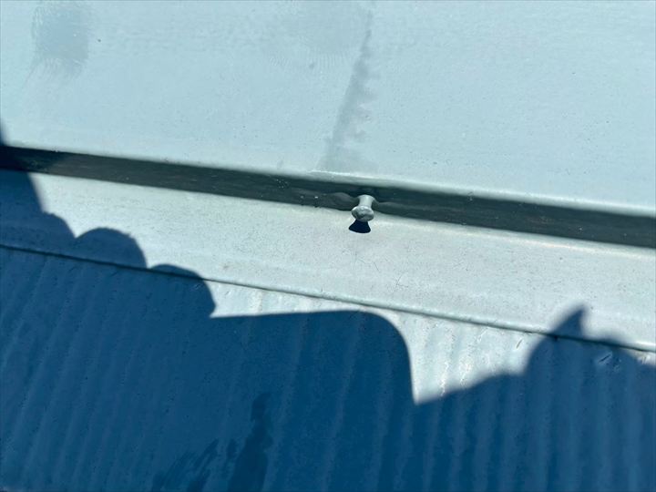 棟板金の釘浮き