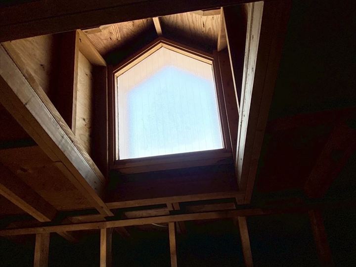 室内からの点検で雨染みを確認