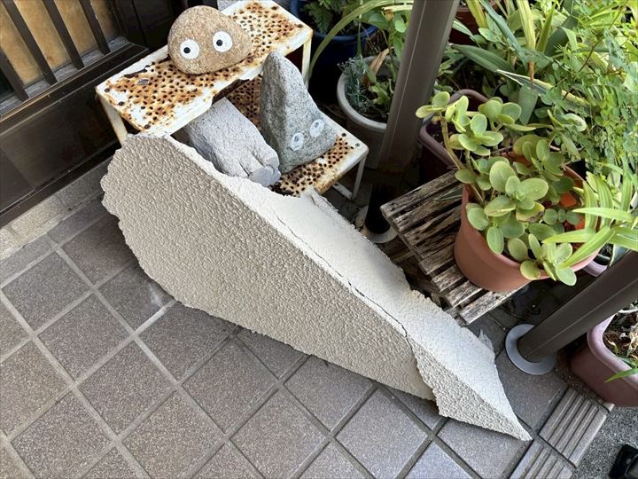 外壁補修は単なる「見た目の修理」ではなく、住宅の寿命を延ばすために非常に重要な工事です。 火災保険を活用すれば、自己負担を大幅に減らしながら安心・安全な修繕が可能です。