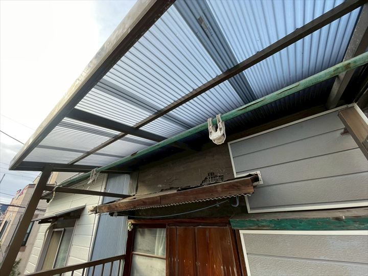 ポリカ波板の交換はお任せください