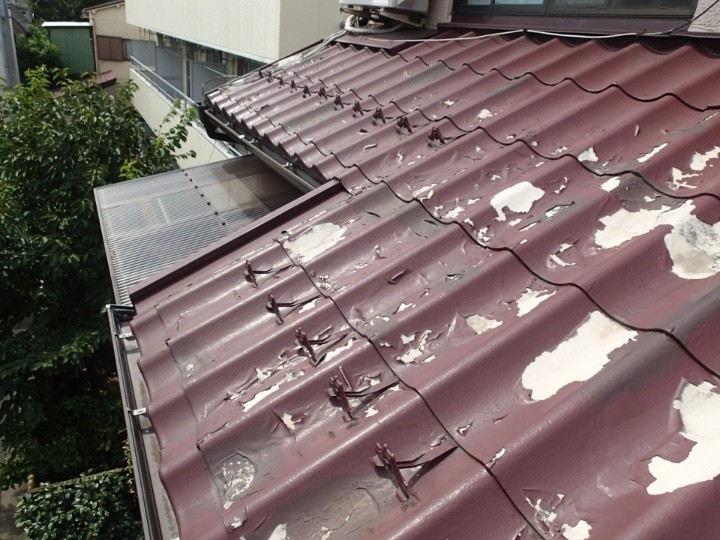 劣化したセキスイかわらU屋根の状況