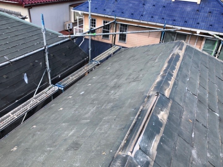 既存の「棟板金と貫板」を撤去