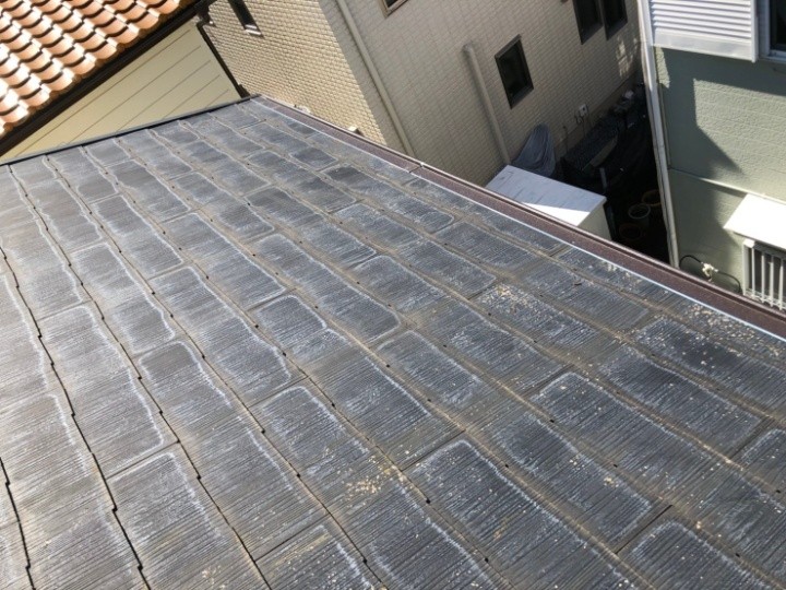 屋根の表面は経年による劣化が進行