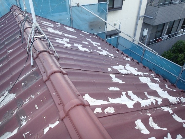 塗膜剥離したセキスイかわらU屋根の状態