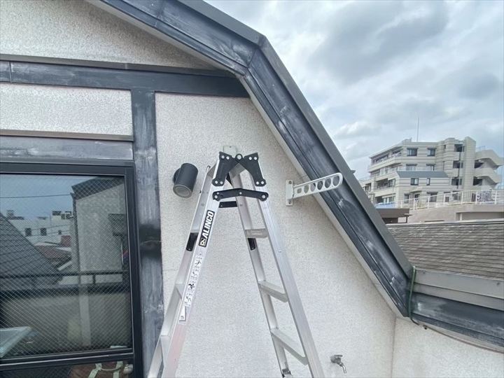 劣化した破風板の状態