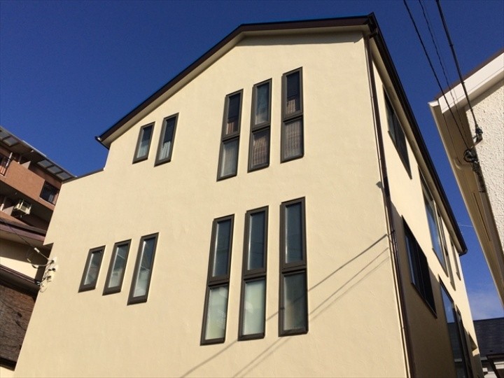 スーパーセランシリーズを用いた屋根塗装工事が無事に完工し住宅