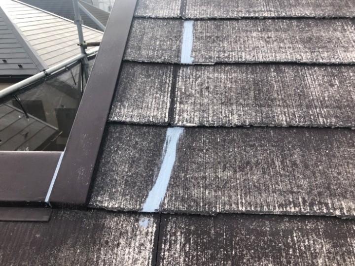 屋根のひび割れ症状にシーリング処理