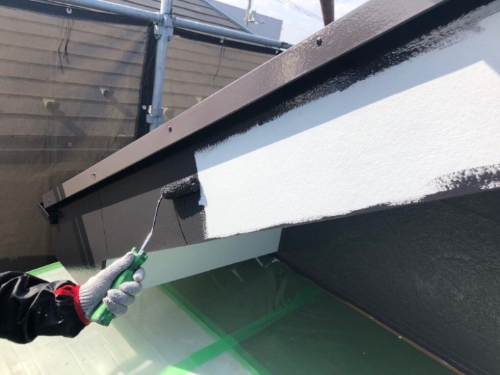 付帯部を塗装する工程