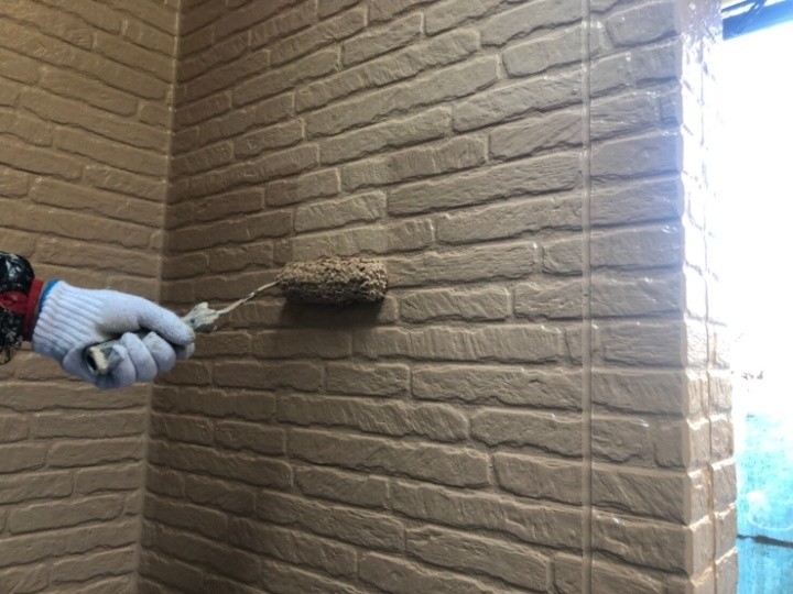 外壁の「中塗り・上塗り」作業