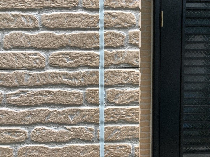 新しいシーリング材を充填した後の状態