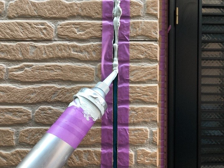 新しいシーリング材を充填