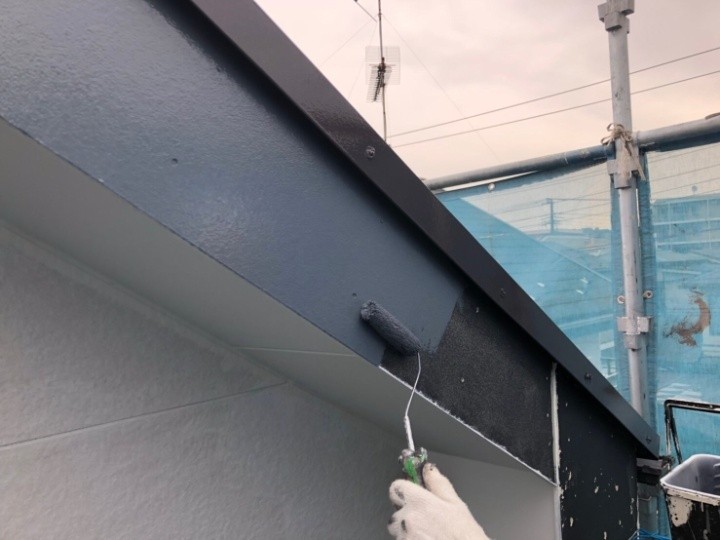 付帯部を塗装する作業工程