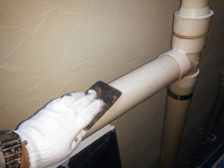 雨樋のケレン作業