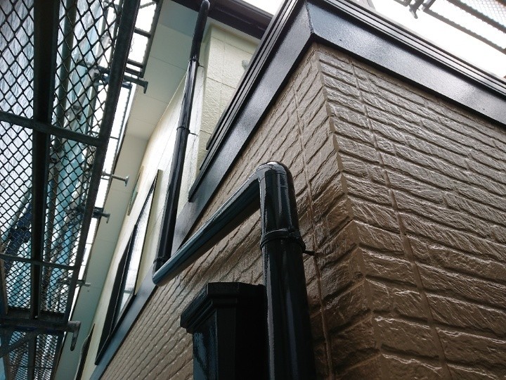 作業スペース全体を覆うメッシュシートを設置