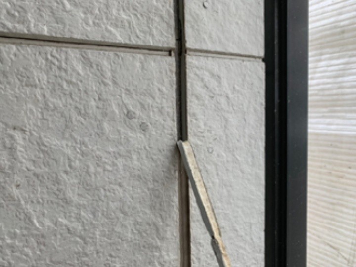 既存のシーリングを撤去