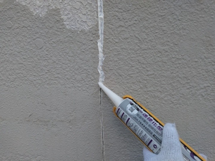 コーキング充填作業