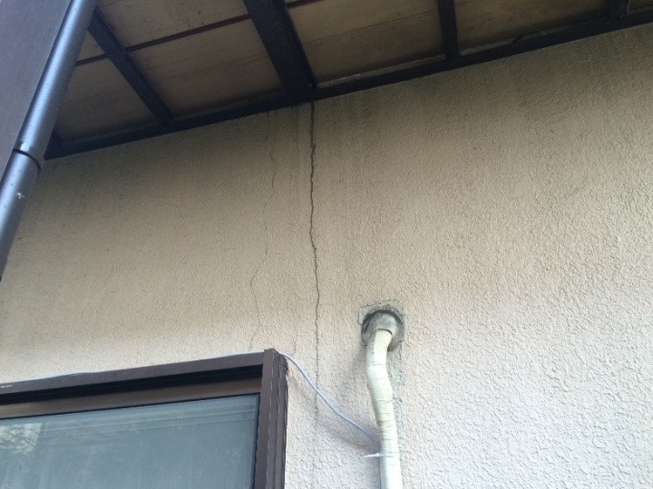 外壁のひび割れ