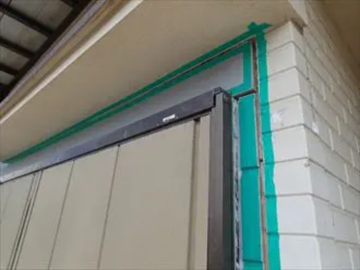 新しい外壁材へ張り替え作業