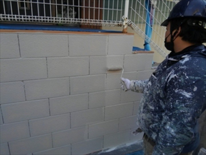 擁壁の「上塗り」作業