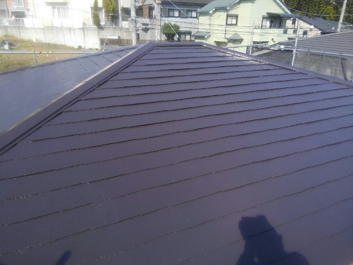 ファインパーフェクトベストを使用した屋根の「上塗り」作業
