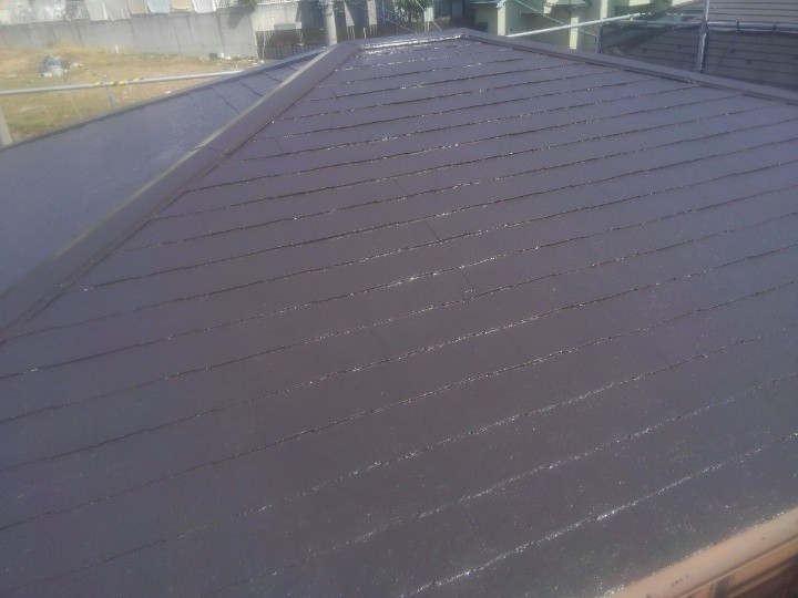 ファインパーフェクトベストを使用した屋根の「中塗り」作業