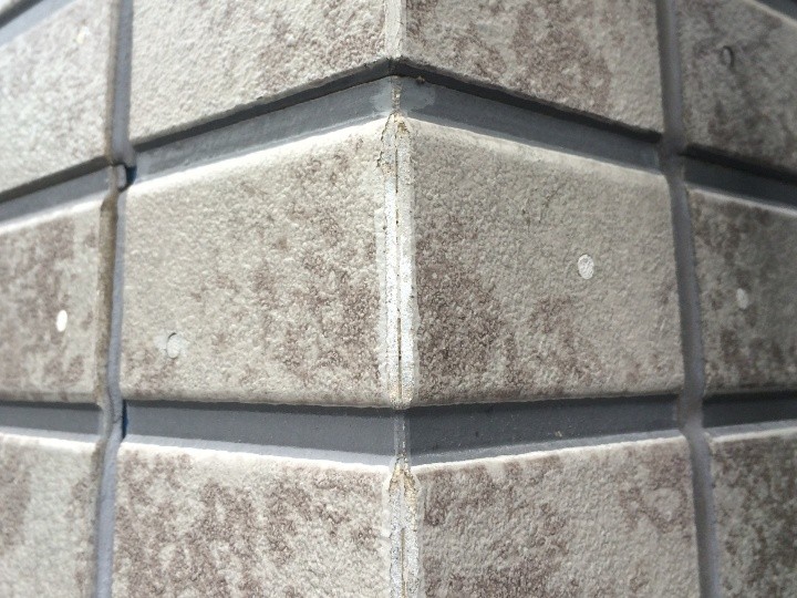 サイディングのコーナー（角）部分の表面剥離