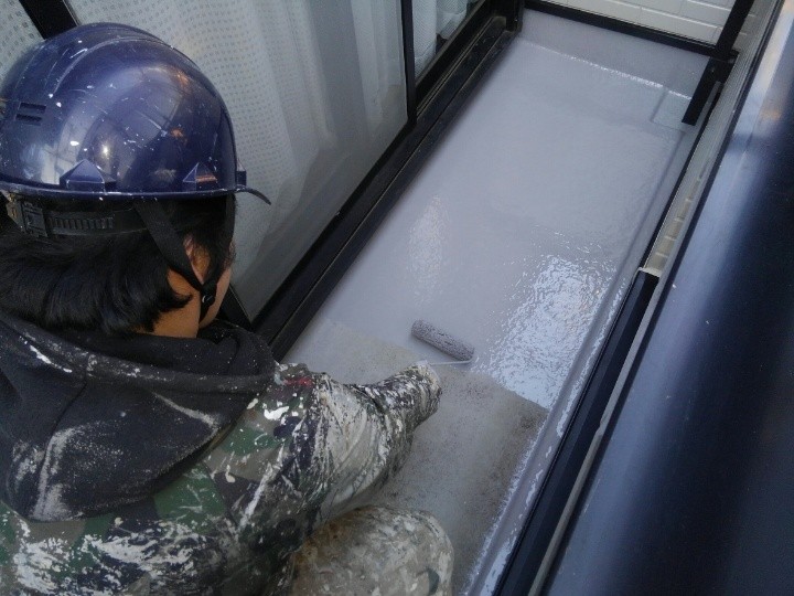 トップコートを使用したバルコニーの塗装工事