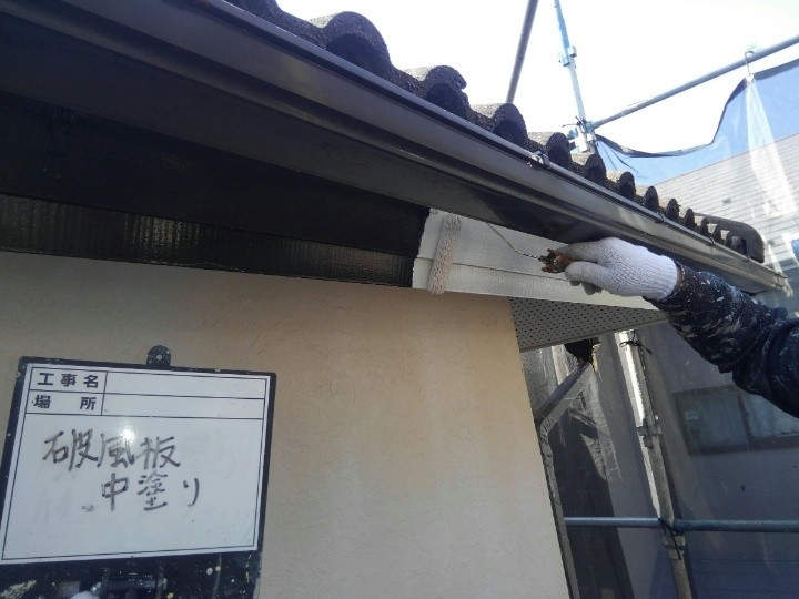 ファインSiを用いた付帯部の塗装作業