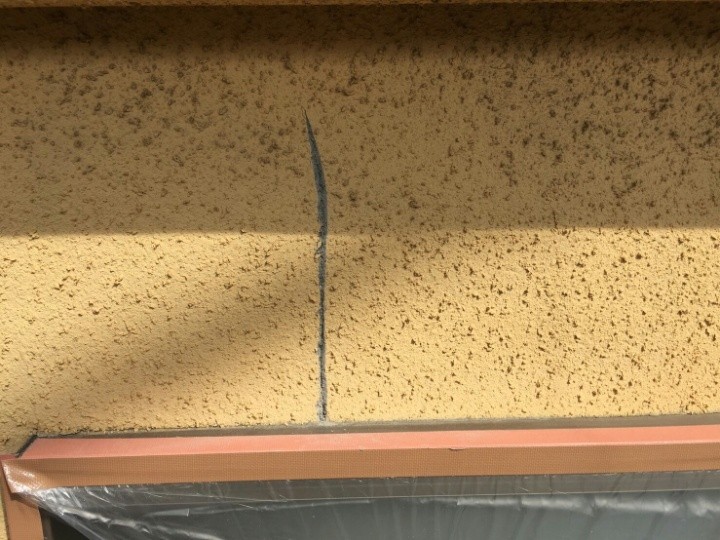 亀裂にコーキング処理