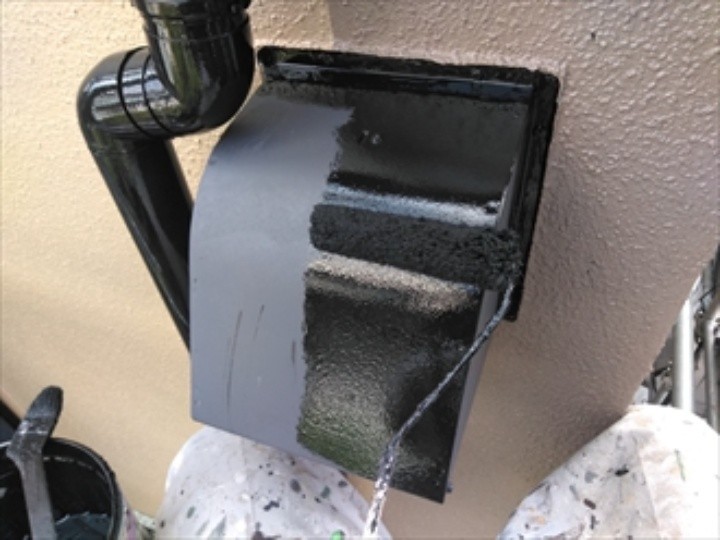 付帯部に塗料材ファインSiを用いた中塗り作業